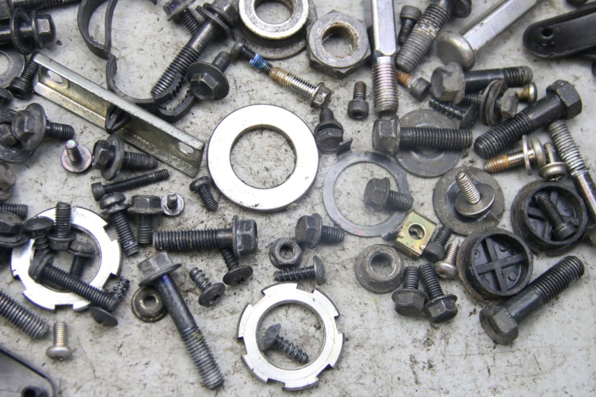 photo de ZAK SCHROEVEN EN BEVESTIGINGSMATERIAAL YAMAHA BW'S BWS 125 (2010 - 2013) - Zoom op gebruiksstaat