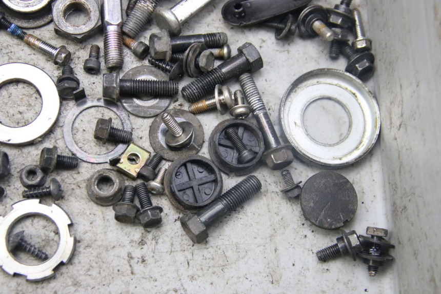 photo de ZAK SCHROEVEN EN BEVESTIGINGSMATERIAAL YAMAHA BW'S BWS 125 (2010 - 2013) - Andere kijkhoek