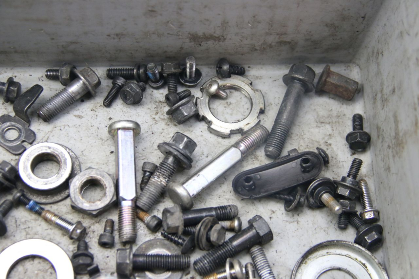 photo de ZAK SCHROEVEN EN BEVESTIGINGSMATERIAAL YAMAHA BW'S BWS 125 (2010 - 2013) - Technische close-up