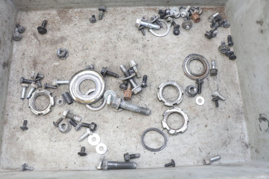 photo de ZAK SCHROEVEN EN BEVESTIGINGSMATERIAAL YAMAHA BW'S EASY 50 (2013 - 2016) - Hoofdaanzicht