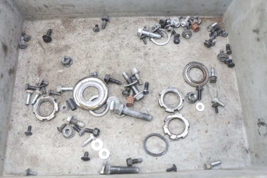 photo de ZAK SCHROEVEN EN BEVESTIGINGSMATERIAAL YAMAHA BW'S EASY 50 (2013 - 2016) - Detail van het onderdeel