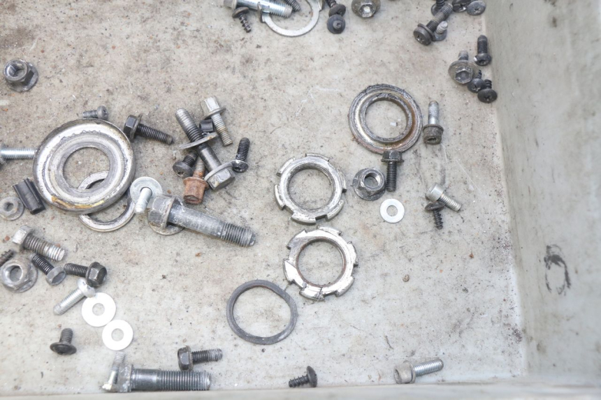 photo de ZAK SCHROEVEN EN BEVESTIGINGSMATERIAAL YAMAHA BW'S EASY 50 (2013 - 2016) - Zoom op gebruiksstaat