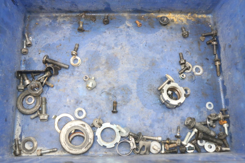 photo de ZAK SCHROEVEN EN BEVESTIGINGSMATERIAAL YAMAHA BW'S EASY 50 (2013 - 2016) - Zoom op gebruiksstaat