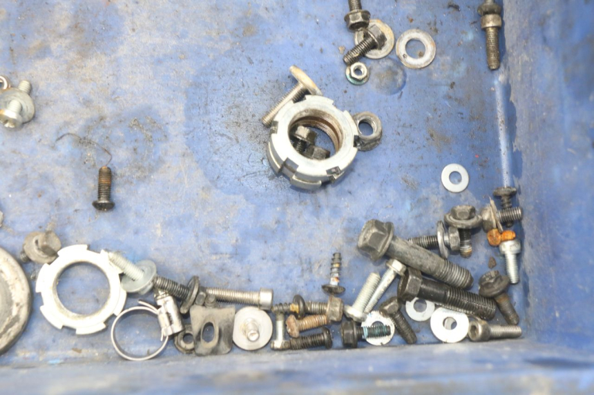 photo de ZAK SCHROEVEN EN BEVESTIGINGSMATERIAAL YAMAHA BW'S EASY 50 (2013 - 2016) - Andere kijkhoek