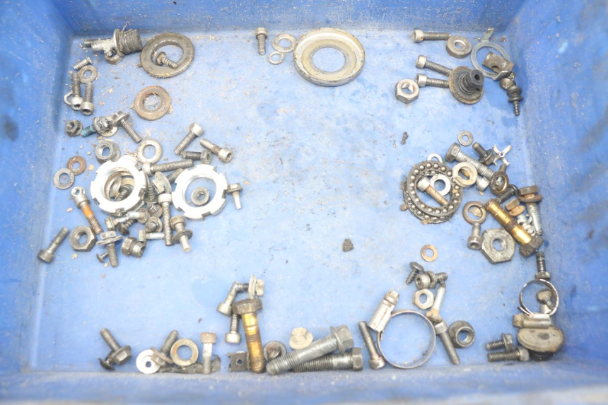 photo de ZAK SCHROEVEN EN BEVESTIGINGSMATERIAAL YAMAHA BW'S EASY 50 (2013 - 2016) - Hoofdaanzicht