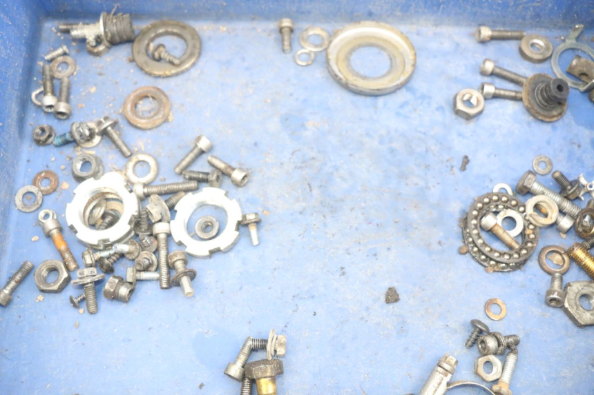 photo de ZAK SCHROEVEN EN BEVESTIGINGSMATERIAAL YAMAHA BW'S EASY 50 (2013 - 2016) - Detail van het onderdeel