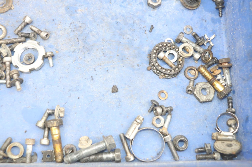 photo de ZAK SCHROEVEN EN BEVESTIGINGSMATERIAAL YAMAHA BW'S EASY 50 (2013 - 2016) - Zoom op gebruiksstaat