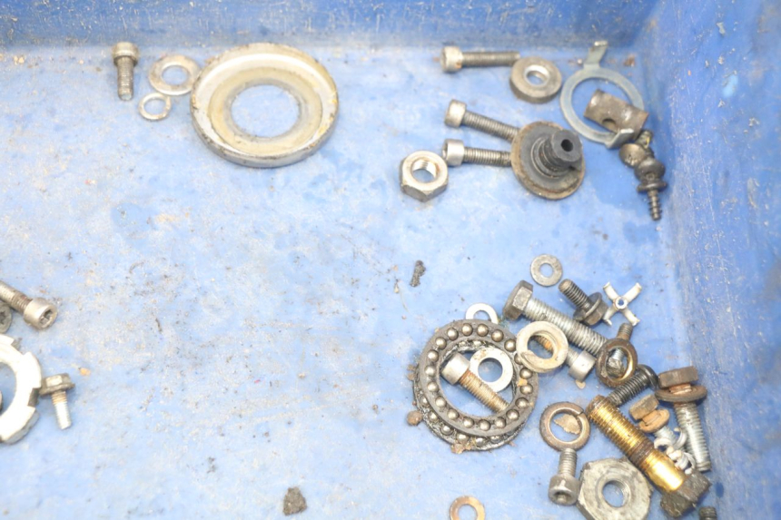 photo de ZAK SCHROEVEN EN BEVESTIGINGSMATERIAAL YAMAHA BW'S EASY 50 (2013 - 2016) - Andere kijkhoek