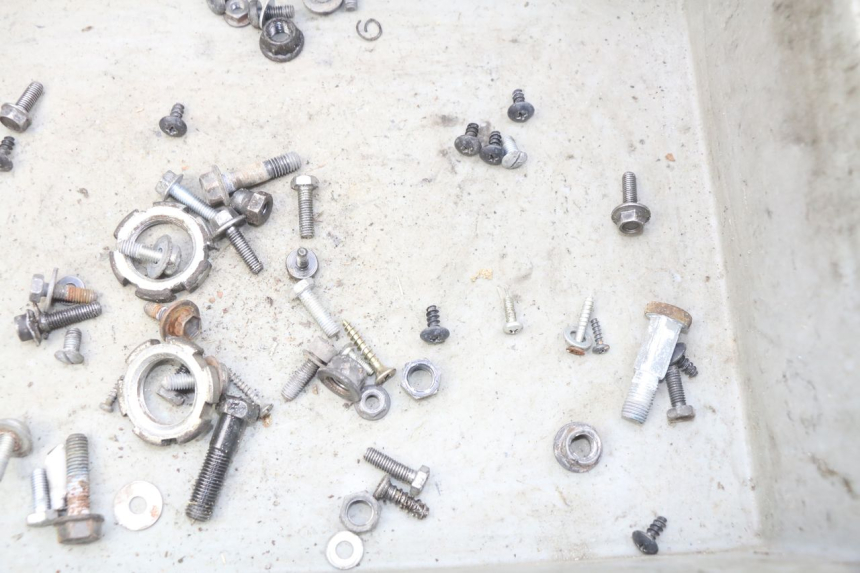 photo de ZAK SCHROEVEN EN BEVESTIGINGSMATERIAAL YAMAHA BW'S NAKED 50 (2008 - 2019) - Detail van het onderdeel