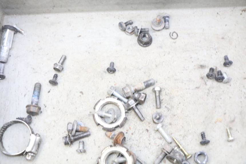 photo de ZAK SCHROEVEN EN BEVESTIGINGSMATERIAAL YAMAHA BW'S NAKED 50 (2008 - 2019) - Andere kijkhoek