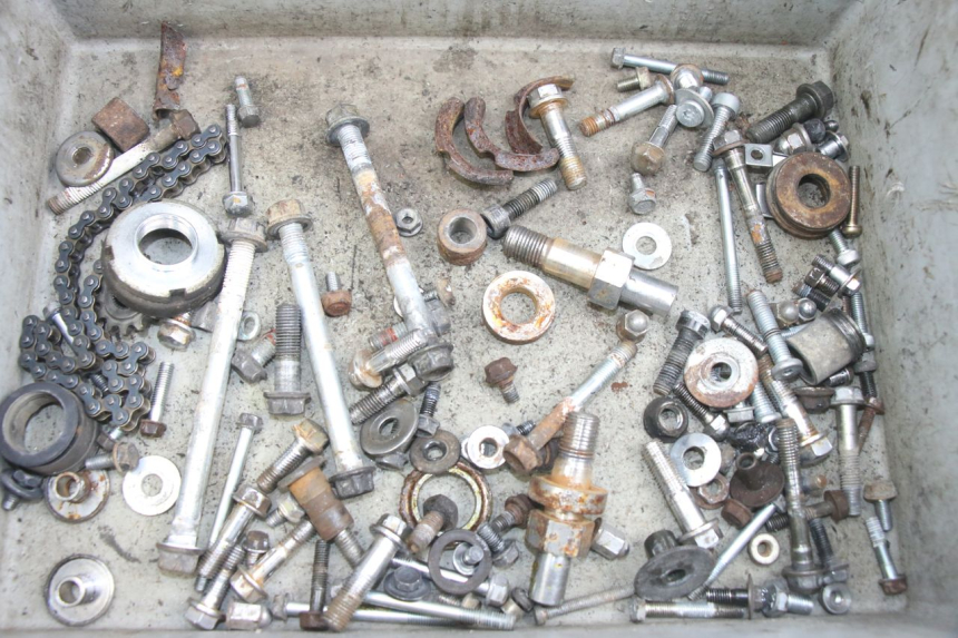 photo de ZAK SCHROEVEN EN BEVESTIGINGSMATERIAAL HONDA CA REBEL 125 (1995 - 2001) - Hoofdaanzicht