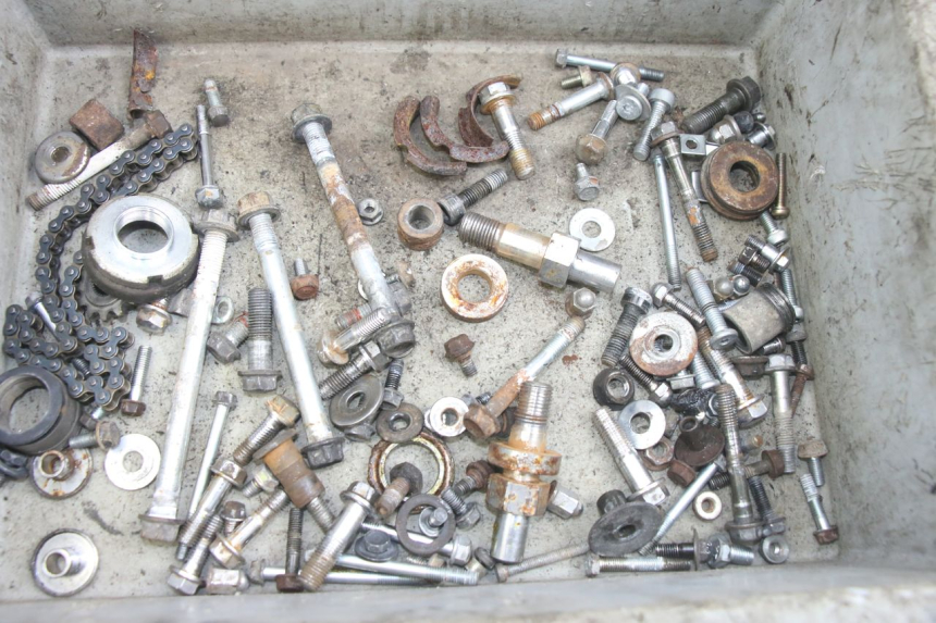 photo de ZAK SCHROEVEN EN BEVESTIGINGSMATERIAAL HONDA CA REBEL 125 (1995 - 2001) - Detail van het onderdeel