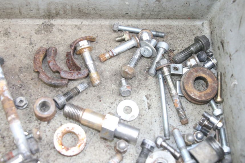 photo de ZAK SCHROEVEN EN BEVESTIGINGSMATERIAAL HONDA CA REBEL 125 (1995 - 2001) - Andere kijkhoek