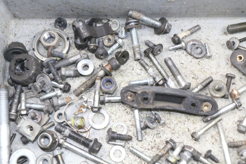 photo de ZAK SCHROEVEN EN BEVESTIGINGSMATERIAAL PIAGGIO CARNABY 125 (2007 - 2011) - Andere kijkhoek