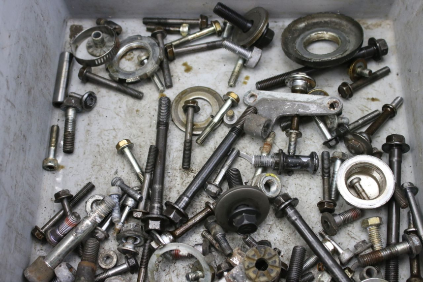 photo de ZAK SCHROEVEN EN BEVESTIGINGSMATERIAAL HONDA CBF 500 (2004 - 2007) - Zoom op gebruiksstaat