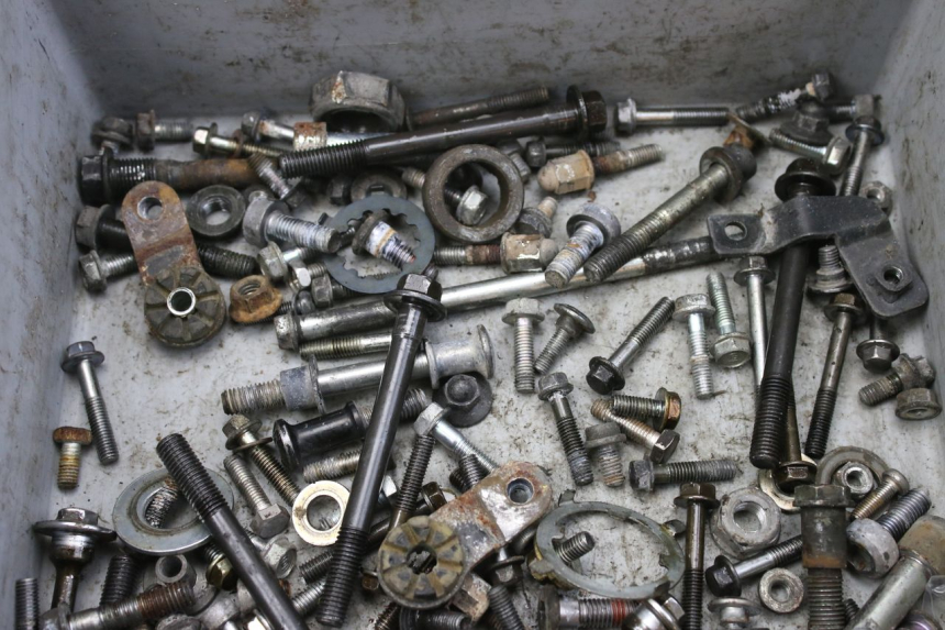 photo de ZAK SCHROEVEN EN BEVESTIGINGSMATERIAAL HONDA CBF 500 (2004 - 2007) - Andere kijkhoek