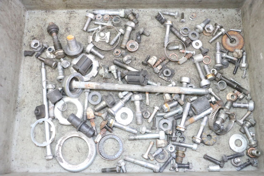 photo de ZAK SCHROEVEN EN BEVESTIGINGSMATERIAAL HONDA CBF 500 (2004 - 2007) - Hoofdaanzicht