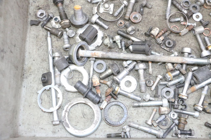 photo de ZAK SCHROEVEN EN BEVESTIGINGSMATERIAAL HONDA CBF 500 (2004 - 2007) - Zoom op gebruiksstaat