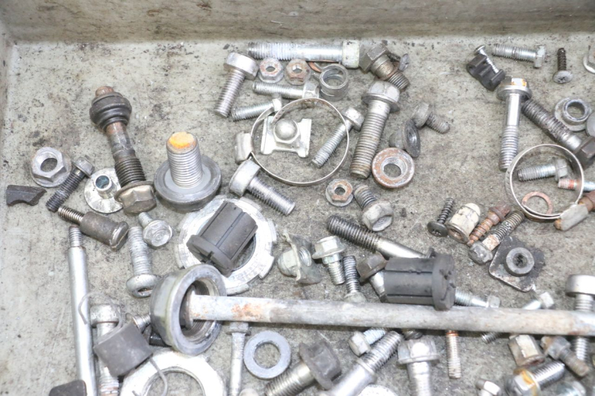 photo de ZAK SCHROEVEN EN BEVESTIGINGSMATERIAAL HONDA CBF 500 (2004 - 2007) - Andere kijkhoek