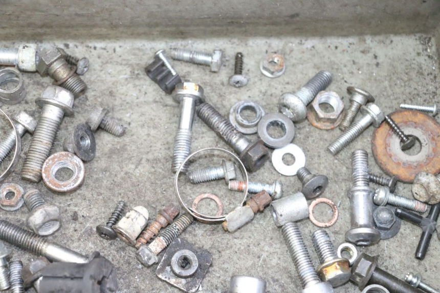 photo de ZAK SCHROEVEN EN BEVESTIGINGSMATERIAAL HONDA CBF 500 (2004 - 2007) - Technische close-up