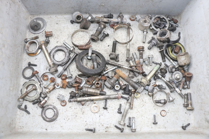 photo de ZAK SCHROEVEN EN BEVESTIGINGSMATERIAAL HONDA CBR F SC21 1000 (1986 - 1992) - Hoofdaanzicht