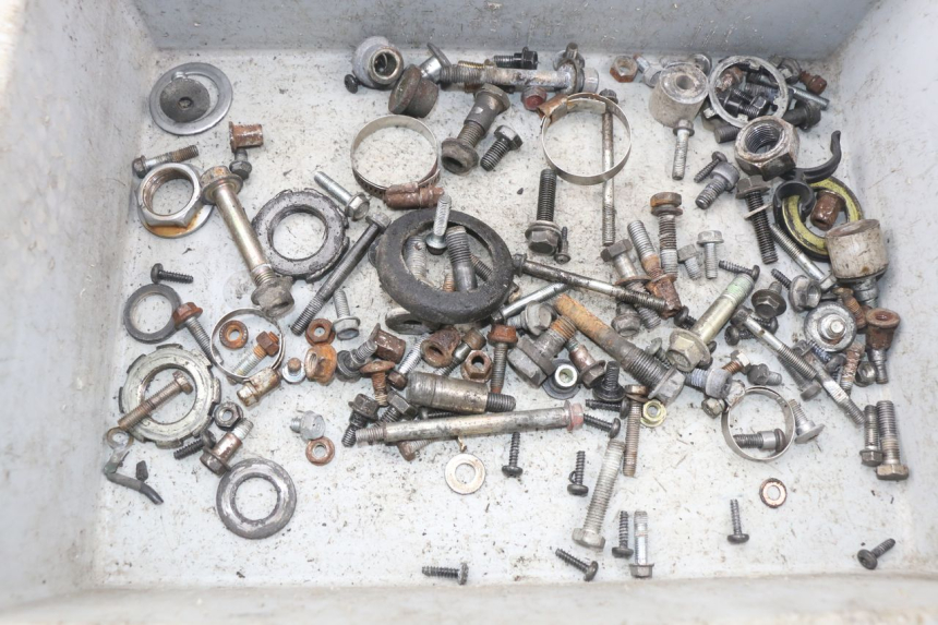 photo de ZAK SCHROEVEN EN BEVESTIGINGSMATERIAAL HONDA CBR F SC21 1000 (1986 - 1992) - Detail van het onderdeel