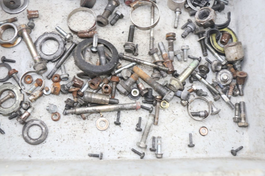 photo de ZAK SCHROEVEN EN BEVESTIGINGSMATERIAAL HONDA CBR F SC21 1000 (1986 - 1992) - Zoom op gebruiksstaat