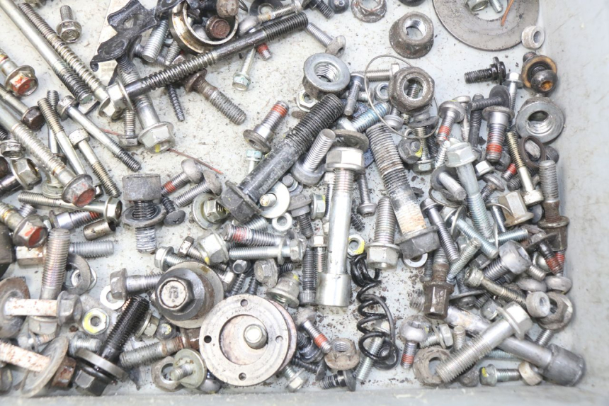 photo de ZAK SCHROEVEN EN BEVESTIGINGSMATERIAAL HONDA CBRF CBR-F PC41 600 (2011 - 2013) - Zoom op gebruiksstaat