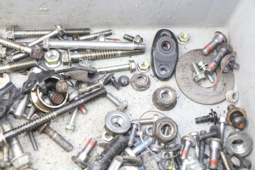 photo de ZAK SCHROEVEN EN BEVESTIGINGSMATERIAAL HONDA CBRF CBR-F PC41 600 (2011 - 2013) - Andere kijkhoek