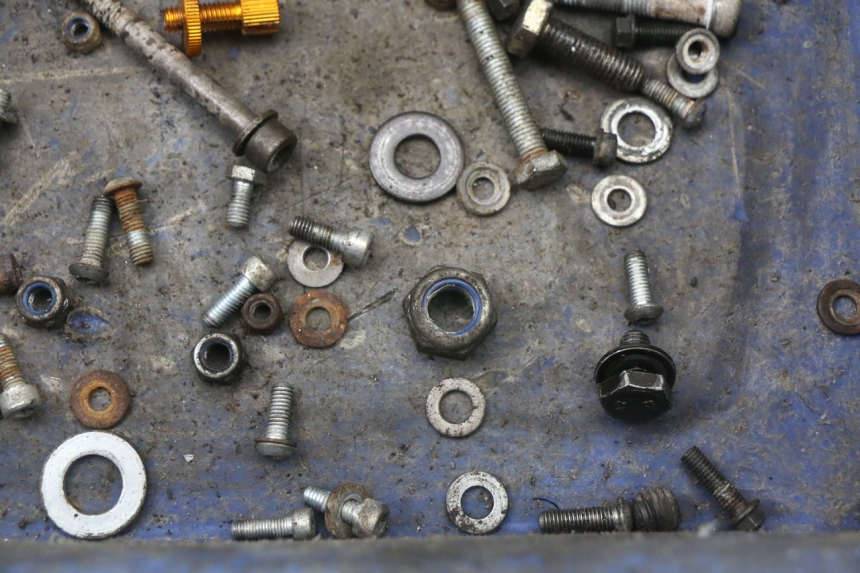 photo de ZAK SCHROEVEN EN BEVESTIGINGSMATERIAAL SHERCO CITY CORP 125 (2003 - 2007) - Zoom op gebruiksstaat