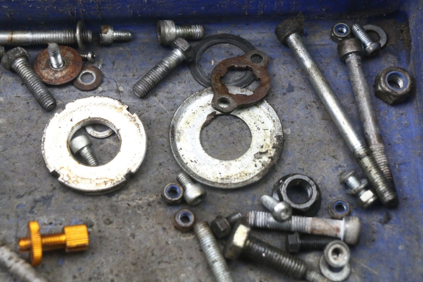 photo de ZAK SCHROEVEN EN BEVESTIGINGSMATERIAAL SHERCO CITY CORP 125 (2003 - 2007) - Andere kijkhoek