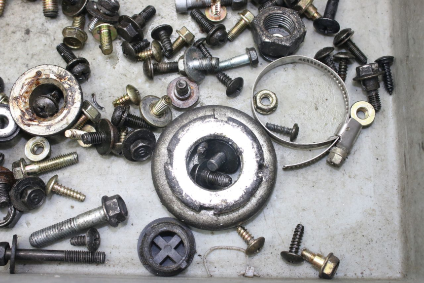 photo de ZAK SCHROEVEN EN BEVESTIGINGSMATERIAAL SYM CITYCOM CITY COM 125 (2009 - 2014) - Zoom op gebruiksstaat