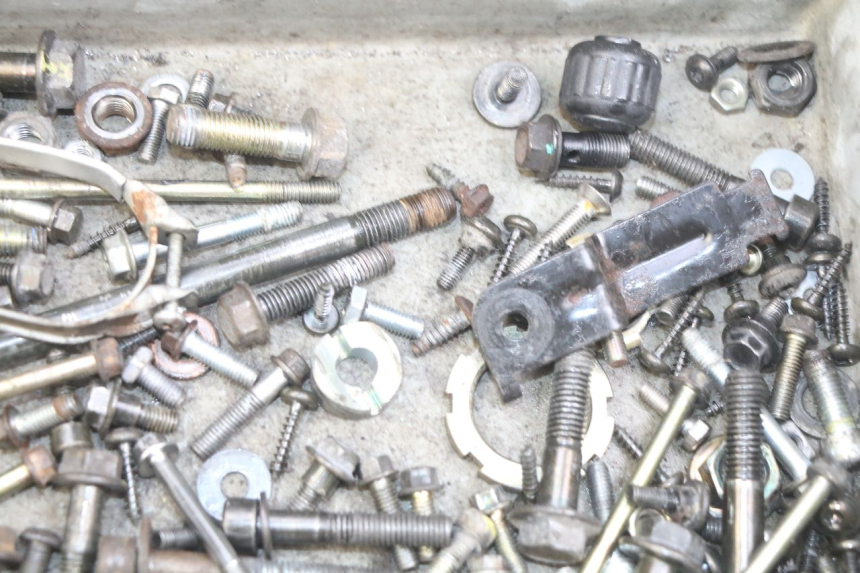 photo de ZAK SCHROEVEN EN BEVESTIGINGSMATERIAAL PEUGEOT CITYSTAR AIR 125 (2014 - 2017) - Zoom op gebruiksstaat