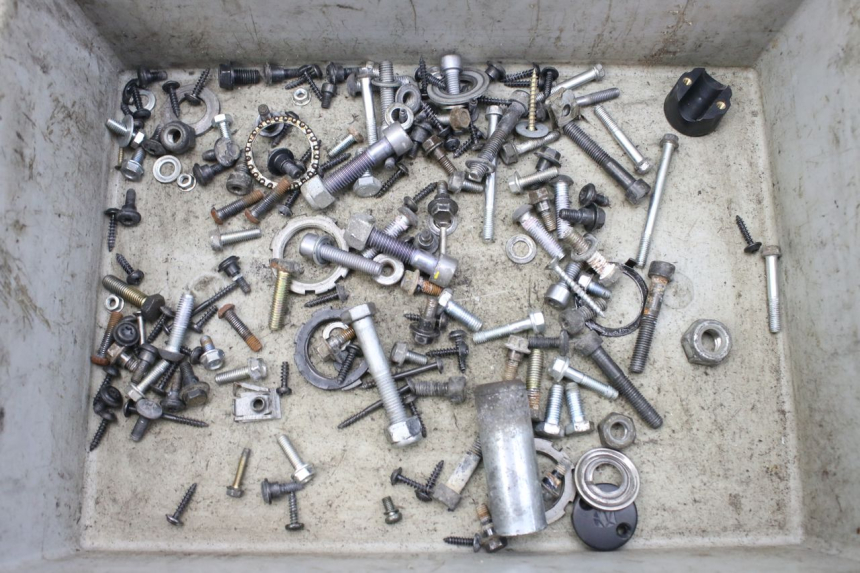 photo de ZAK SCHROEVEN EN BEVESTIGINGSMATERIAAL PEUGEOT CITYSTAR 125 (2011 - 2017) - Detail van het onderdeel