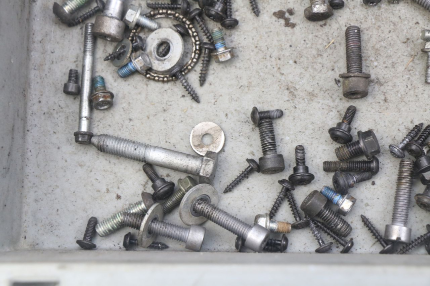 photo de ZAK SCHROEVEN EN BEVESTIGINGSMATERIAAL PEUGEOT CITYSTAR 50 (2013 - 2017) - Detail van het onderdeel