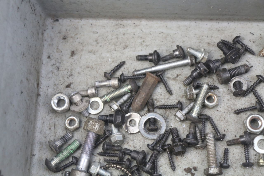 photo de ZAK SCHROEVEN EN BEVESTIGINGSMATERIAAL PEUGEOT CITYSTAR 50 (2013 - 2017) - Technische close-up