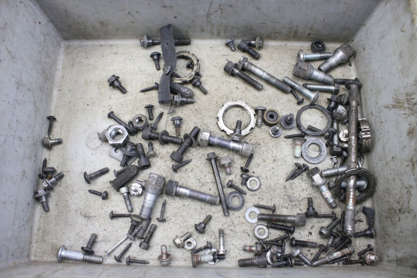 photo de ZAK SCHROEVEN EN BEVESTIGINGSMATERIAAL PEUGEOT CITYSTAR 50 (2013 - 2017) - Detail van het onderdeel