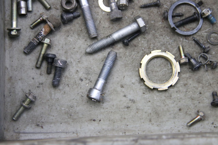 photo de ZAK SCHROEVEN EN BEVESTIGINGSMATERIAAL PEUGEOT CITYSTAR 50 (2013 - 2017) - Detail van het onderdeel