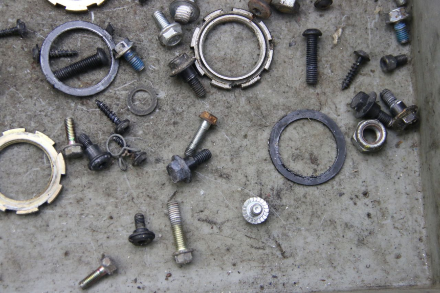 photo de ZAK SCHROEVEN EN BEVESTIGINGSMATERIAAL PEUGEOT CITYSTAR 50 (2013 - 2017) - Zoom op gebruiksstaat