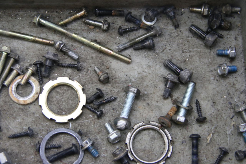 photo de ZAK SCHROEVEN EN BEVESTIGINGSMATERIAAL PEUGEOT CITYSTAR 50 (2013 - 2017) - Andere kijkhoek