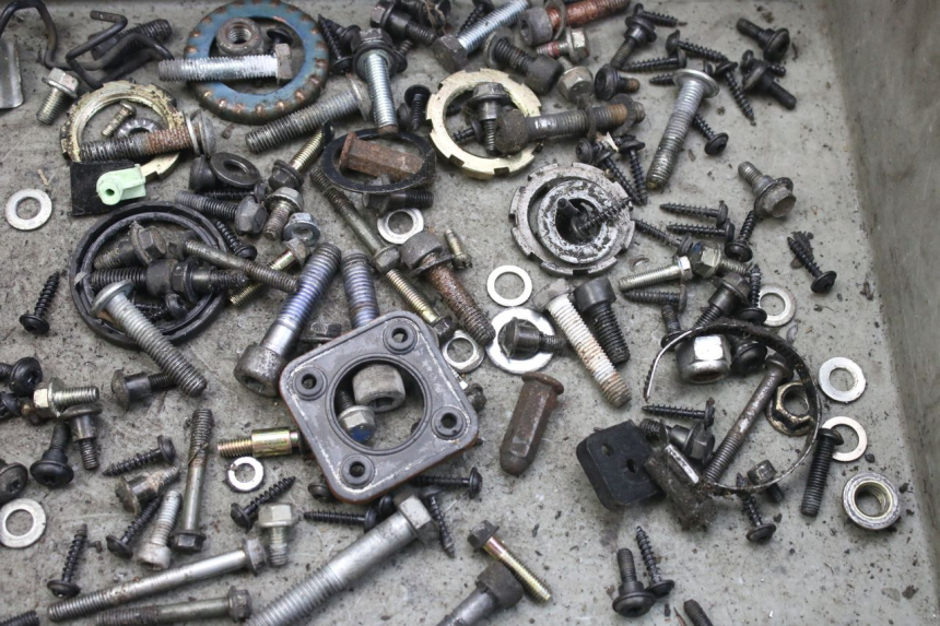 photo de ZAK SCHROEVEN EN BEVESTIGINGSMATERIAAL PEUGEOT CITYSTAR 50 (2013 - 2017) - Detail van het onderdeel