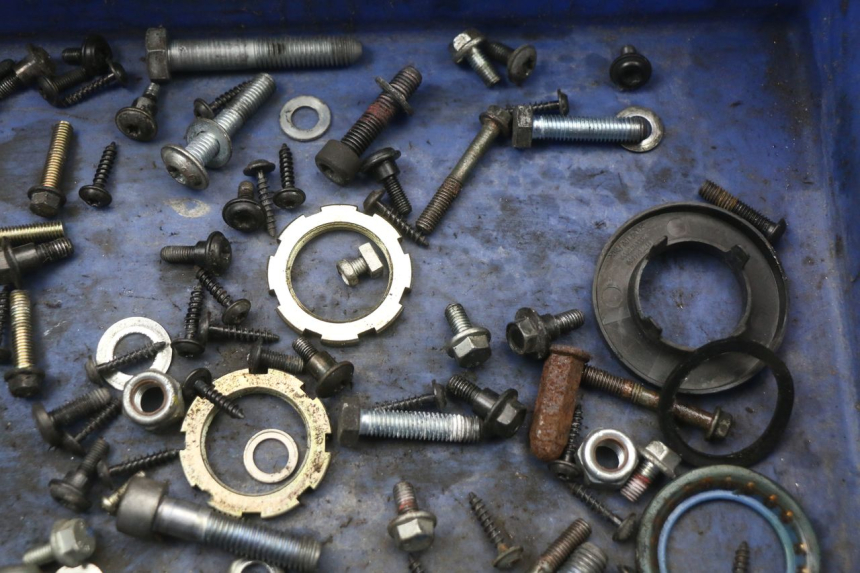 photo de ZAK SCHROEVEN EN BEVESTIGINGSMATERIAAL PEUGEOT CITYSTAR 50 (2013 - 2017) - Zoom op gebruiksstaat