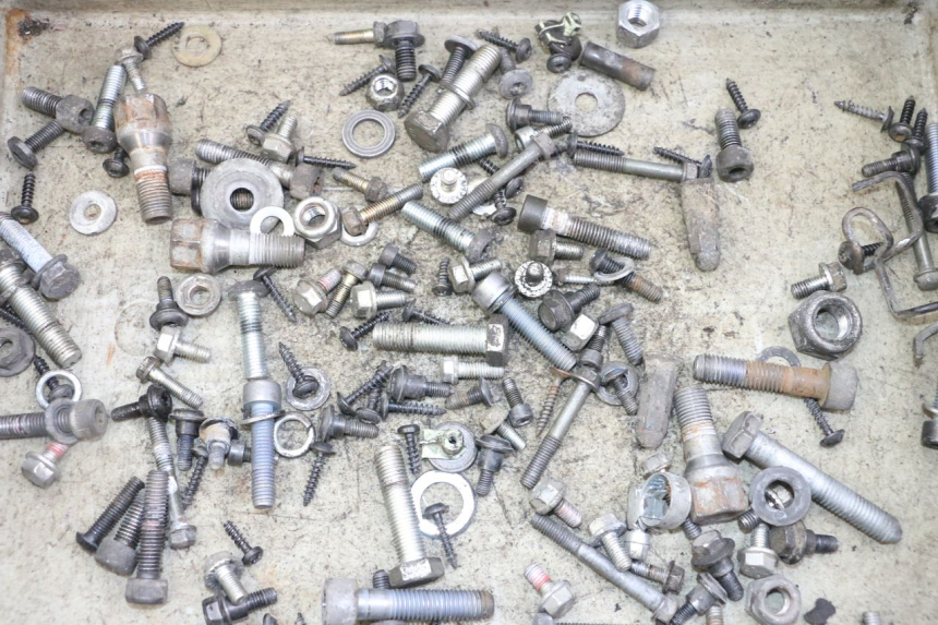 photo de ZAK SCHROEVEN EN BEVESTIGINGSMATERIAAL PEUGEOT CITYSTAR 50 (2013 - 2017) - Detail van het onderdeel