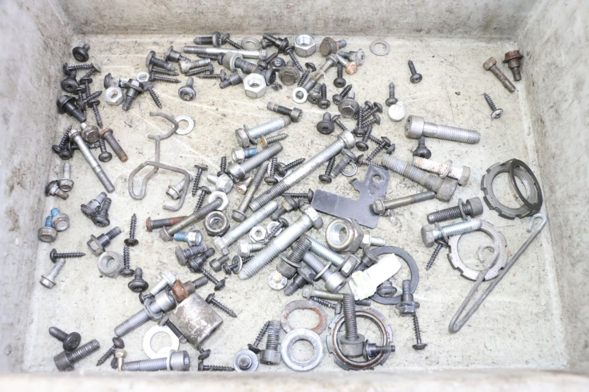 photo de ZAK SCHROEVEN EN BEVESTIGINGSMATERIAAL PEUGEOT CITYSTAR 50 (2013 - 2017) - Hoofdaanzicht