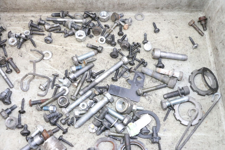 photo de ZAK SCHROEVEN EN BEVESTIGINGSMATERIAAL PEUGEOT CITYSTAR 50 (2013 - 2017) - Detail van het onderdeel