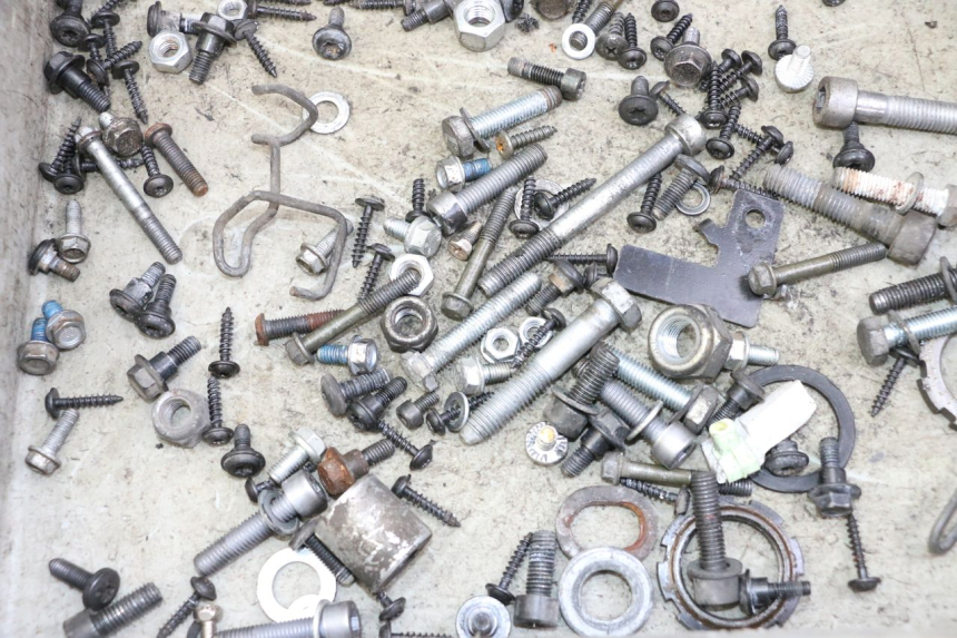 photo de ZAK SCHROEVEN EN BEVESTIGINGSMATERIAAL PEUGEOT CITYSTAR 50 (2013 - 2017) - Zoom op gebruiksstaat