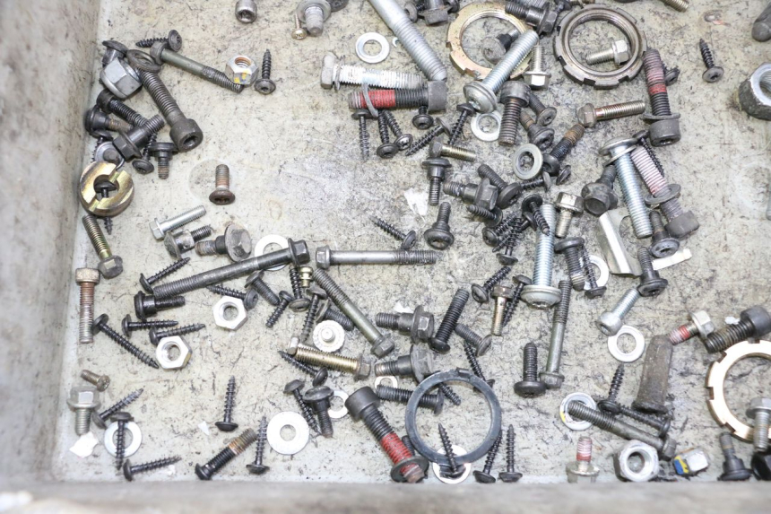 photo de ZAK SCHROEVEN EN BEVESTIGINGSMATERIAAL PEUGEOT CITYSTAR 50 (2013 - 2017) - Zoom op gebruiksstaat