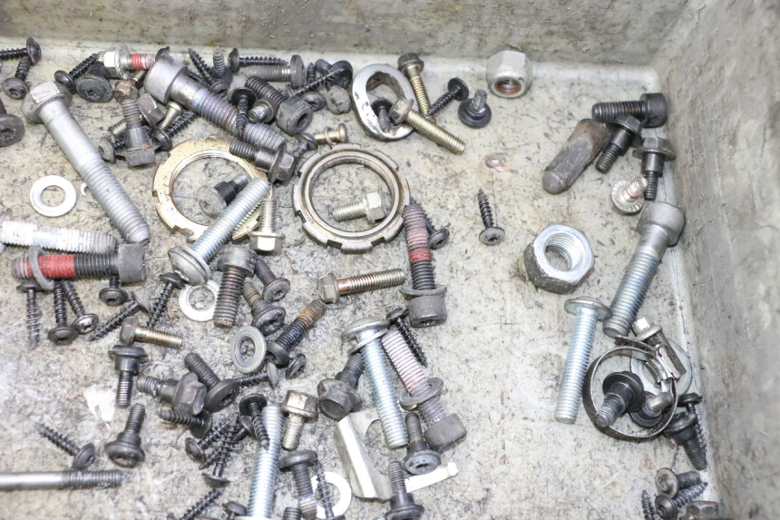 photo de ZAK SCHROEVEN EN BEVESTIGINGSMATERIAAL PEUGEOT CITYSTAR 50 (2013 - 2017) - Andere kijkhoek