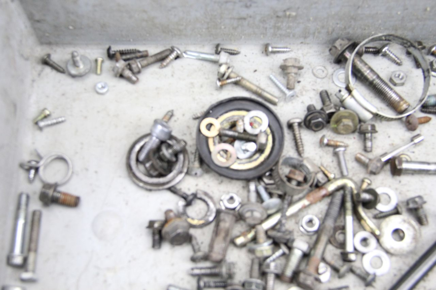 photo de ZAK SCHROEVEN EN BEVESTIGINGSMATERIAAL JMSTAR CJ12M 125 (2005 - 2007) - Technische close-up