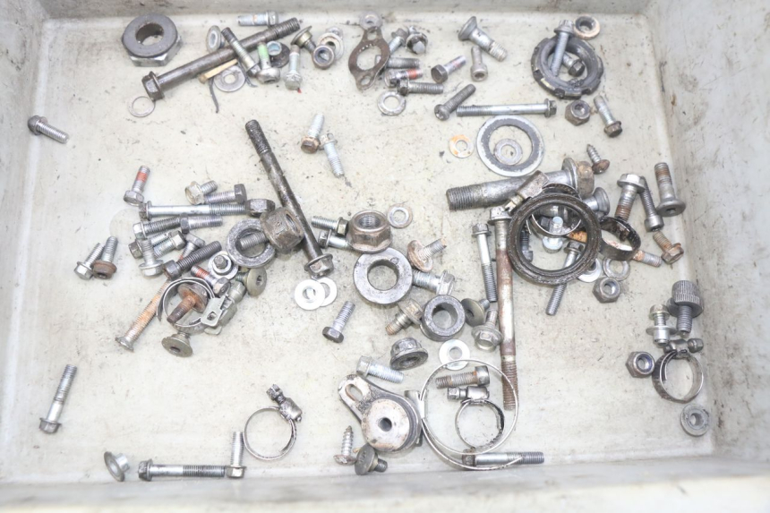 photo de ZAK SCHROEVEN EN BEVESTIGINGSMATERIAAL HONDA CR 80 (2001 - 2003) - Detail van het onderdeel